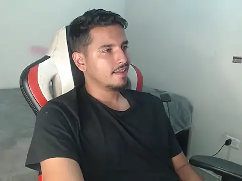 kylian_07 live cam on StripChat
