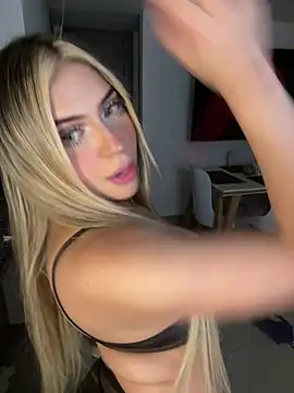 MiaWhitePink_ live cam on StripChat
