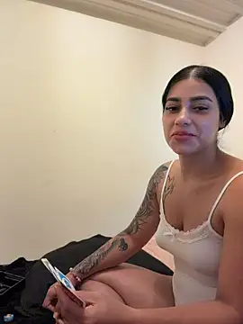 AlannaEvons live cam on StripChat
