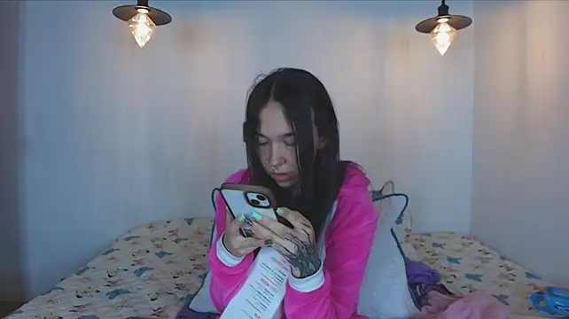 alien_eyes09 live cam on StripChat