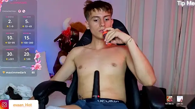 Evaan_Hot live cam on StripChat