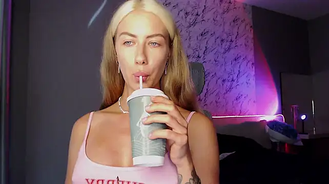 hailie_icon live cam on StripChat