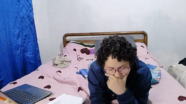 luxandracon23 live cam on StripChat