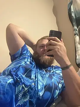 Tallbellybear live cam on StripChat