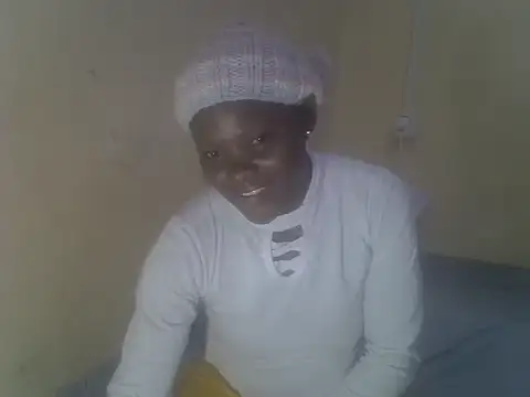 BUBBLY-QWEEN live cam on StripChat