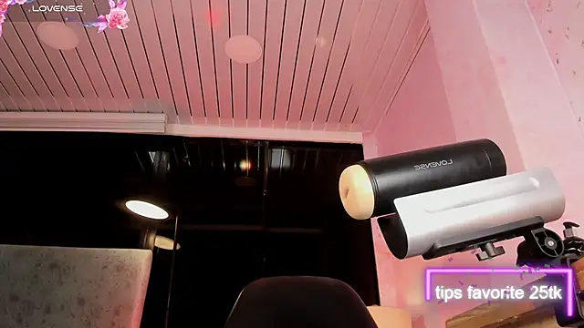 naomii_collins live cam on StripChat