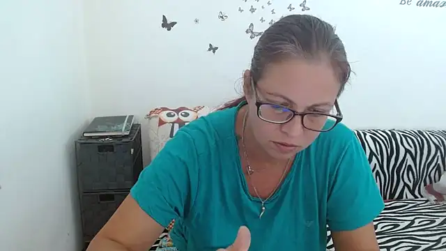 LadyHellene webcam