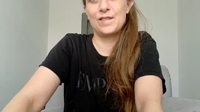 Chantalee live cam on StripChat