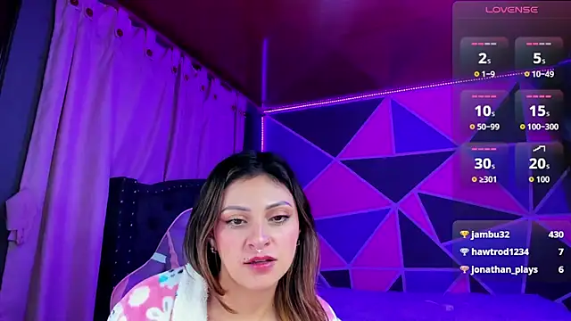 Emmily_Walker live cam on StripChat