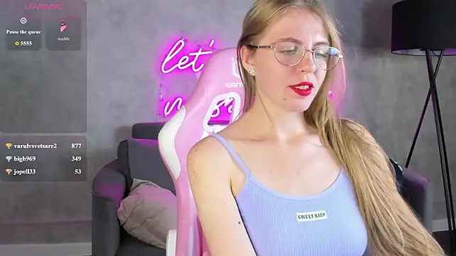 Joann_Shermann live cam on StripChat