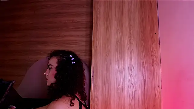 kiara_lp live cam on StripChat