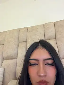 Nicolegh_ live cam on StripChat
