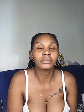 Suckmysweetboobs live cam on StripChat