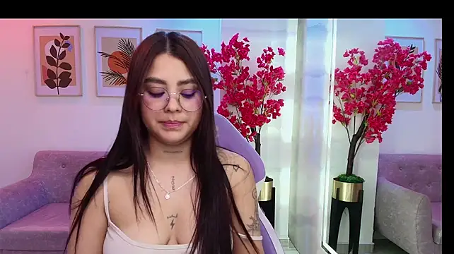 Julie_vancouver live cam on StripChat
