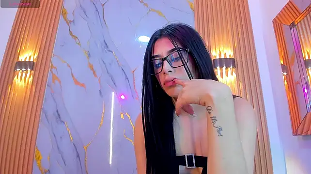 Esmeralda_Belle live cam on StripChat