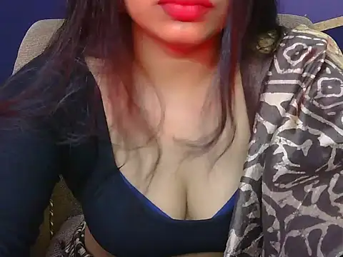 sweeety-doll live cam on StripChat
