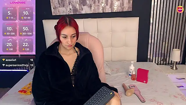 Alorenamegan live cam on StripChat