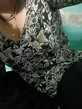 SANIYAMIRZA live cam on StripChat