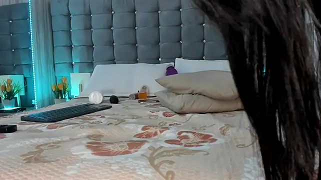 Poacahontasfg live cam on StripChat