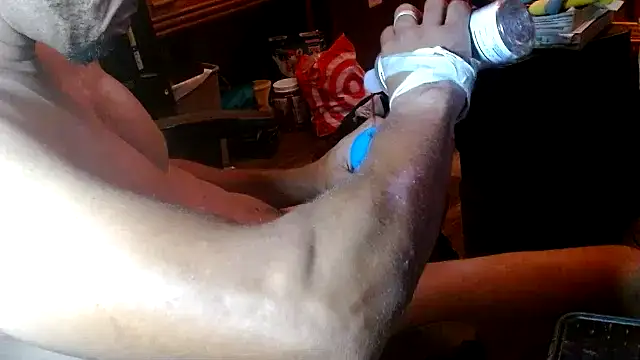 tongueispowerr6d9 webcam