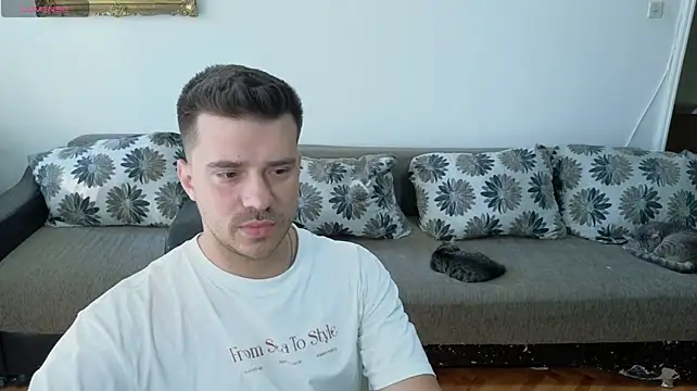 JohnnyStepBro live cam on StripChat