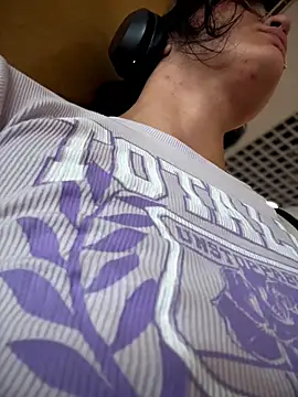MeekyRich live cam on StripChat
