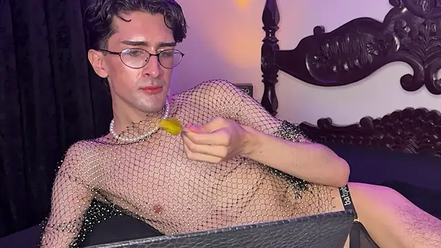 SAINT_GALADRIEL live cam on StripChat