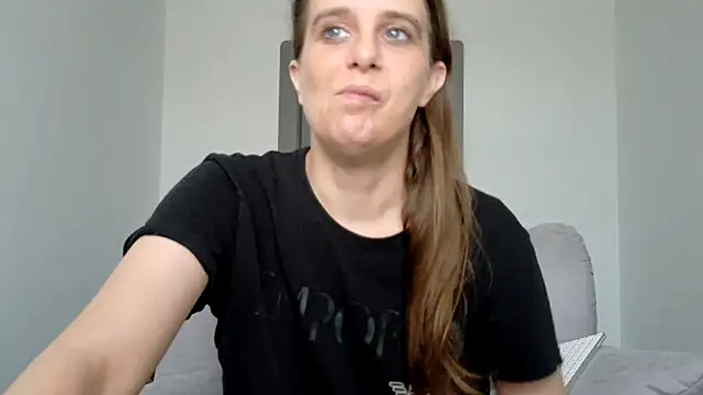 Chantalee live cam on StripChat