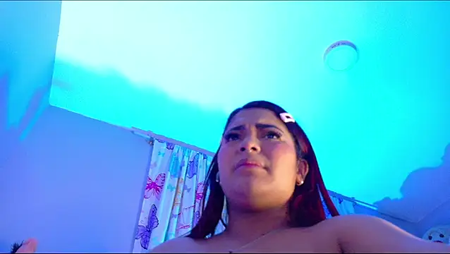 NicolleTaylor live cam on StripChat