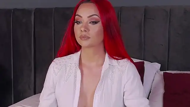Emmelyn live cam on StripChat