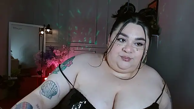 tiffany_laurens live cam on StripChat