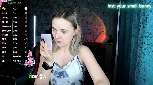 Your_small_bunny live cam on StripChat