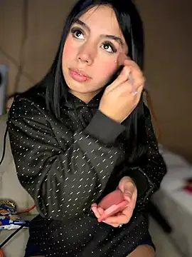 Laura-Khalifa live cam on StripChat
