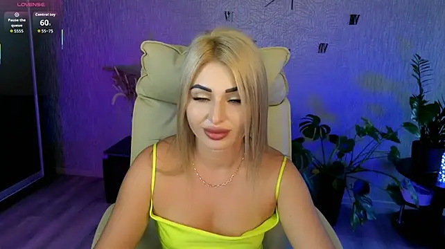 NikkiiStill live cam on StripChat