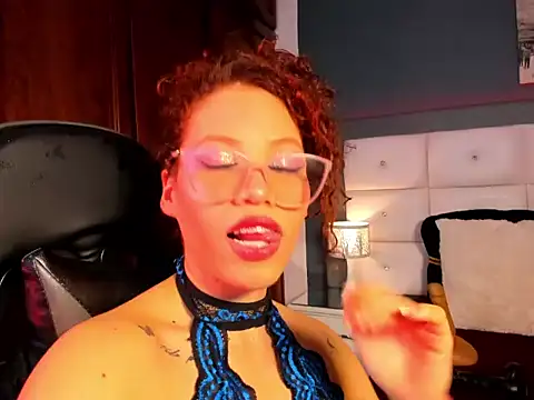 RED_VIOLETH live cam on StripChat