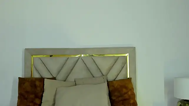 ravena_queen live cam on StripChat