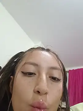 MiaSaen live cam on StripChat