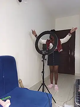Suckmysweetboobs live cam on StripChat