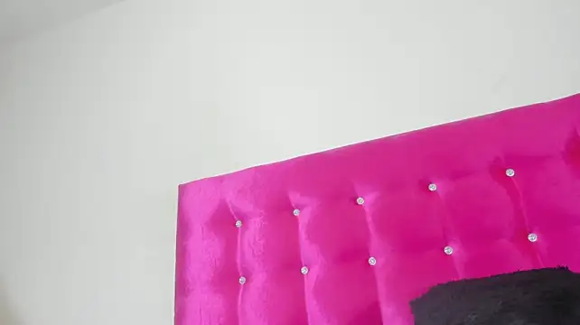 celena-squirt live cam on StripChat