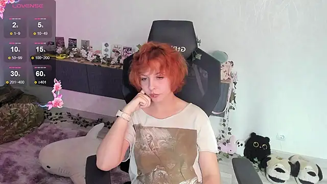Inferno_kitten live cam on StripChat