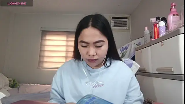 CandieHand live cam on StripChat