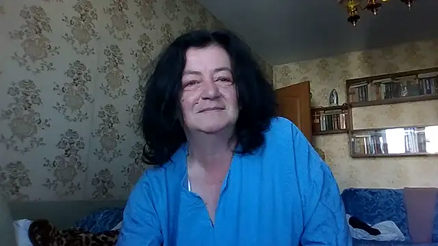 GypsiQueen2 live cam on StripChat