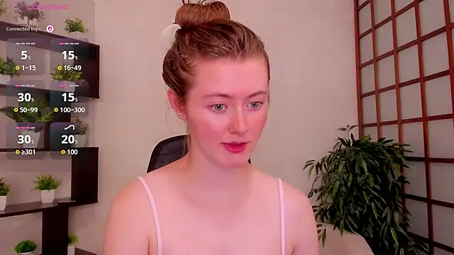 KateCuddle live cam on StripChat