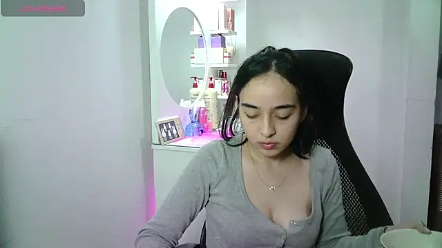 aineangeel live cam on StripChat
