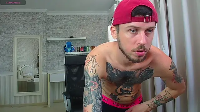 JonahShaw live cam on StripChat