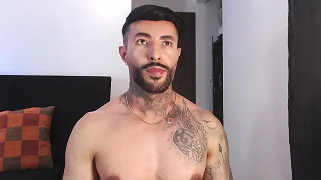andrea_de_lucaa live cam on StripChat