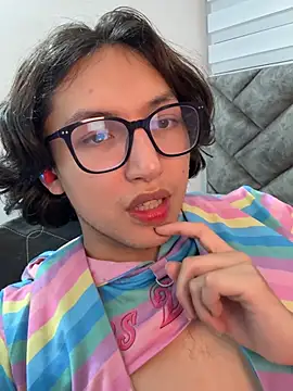 -BlueOpal- live cam on StripChat