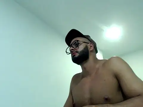 ThiagoToro live cam on StripChat