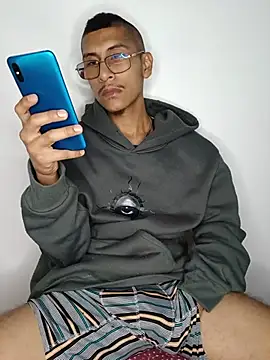 Hard_brown03 live cam on StripChat