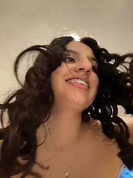 OhMySelenyx3 live cam on StripChat
